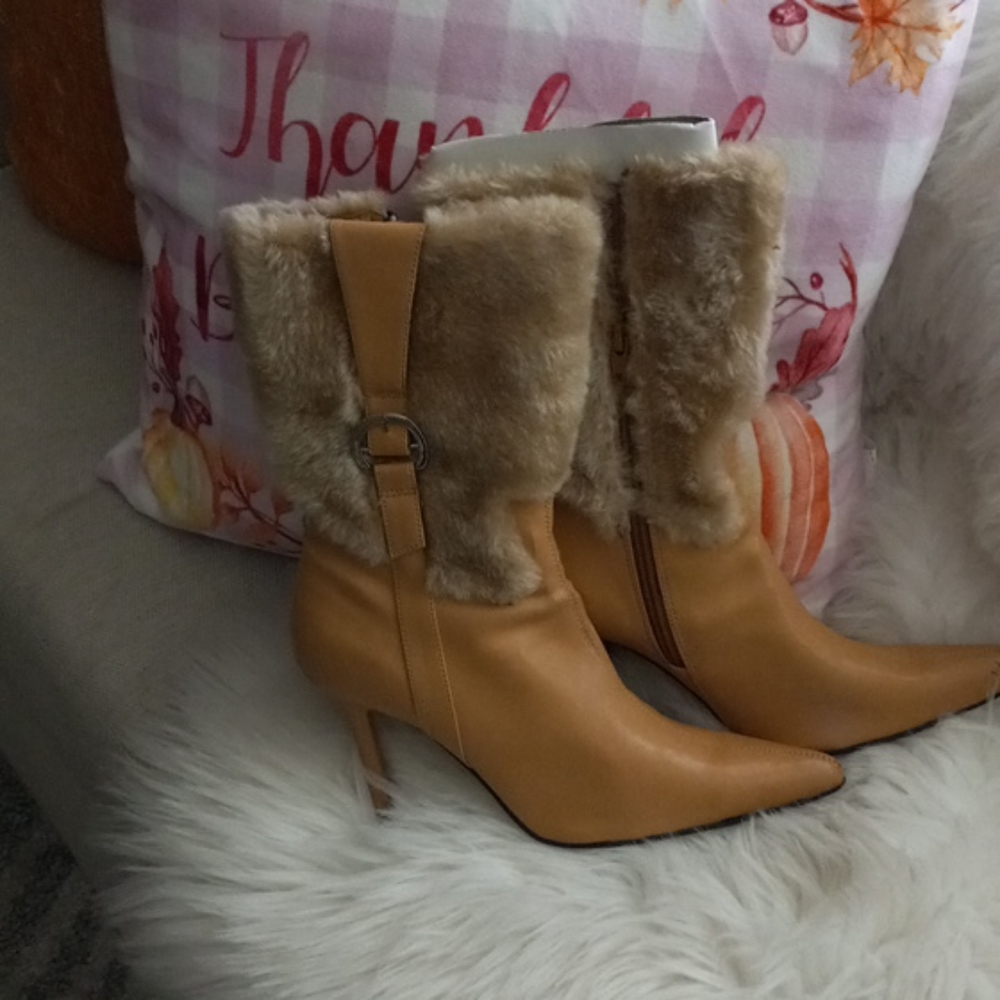 Boots/w fur